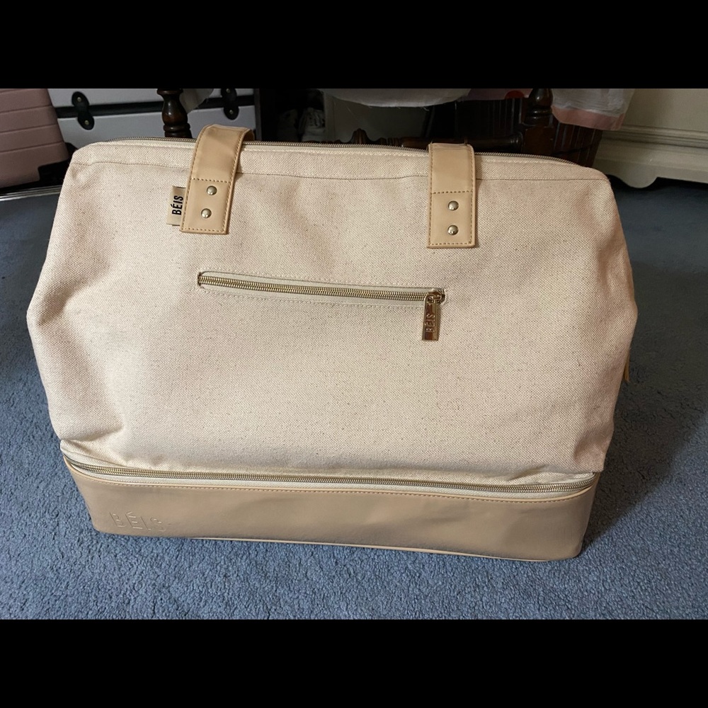 BÉIS beige patent weekender bag